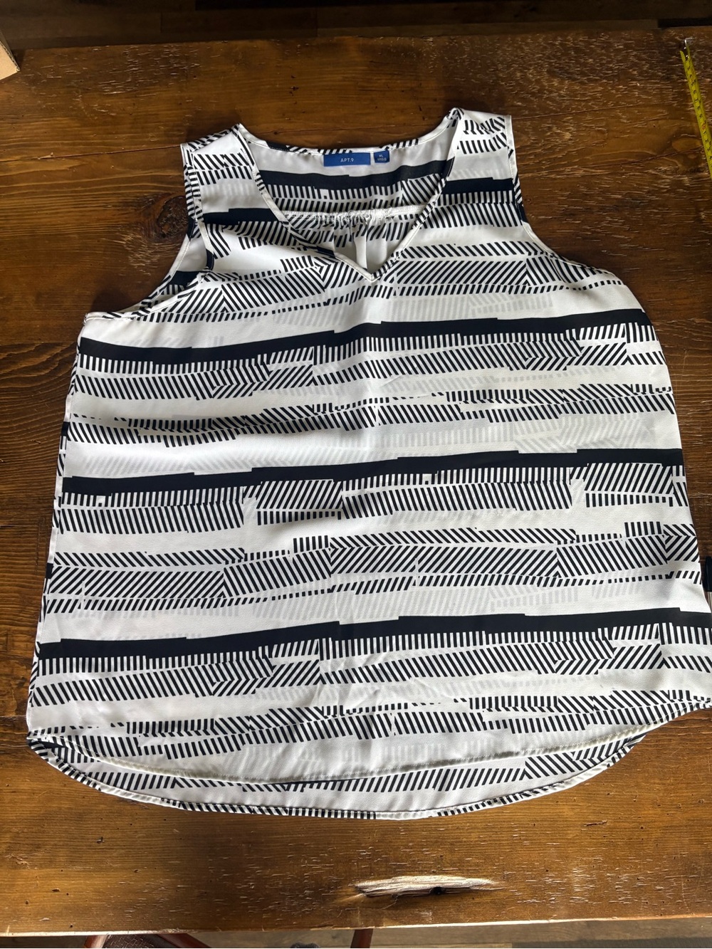 Striped Sleeveless V-Neck Tank Top - Navy and White